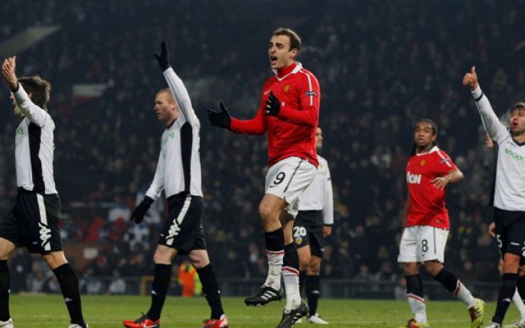 Спрягат Бербатов за титуляр срещу Арсенал