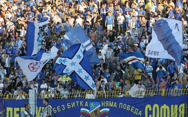 Левски започва продажба на фенски артикули и в метрото