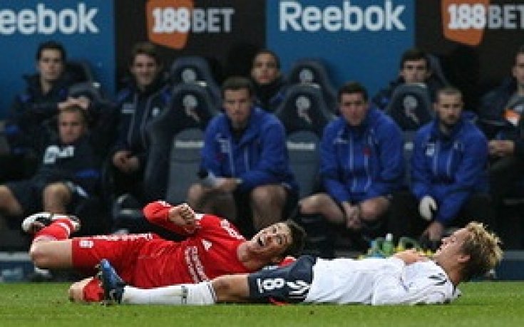 Холдън до последно под въпрос за дербито на Ланкашир