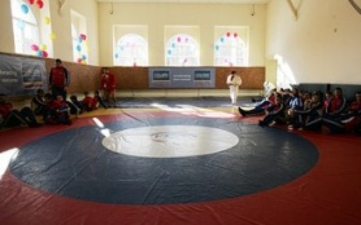 Самбисти, журналисти и футболисти участват в благотворителен турнир