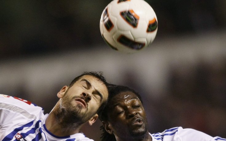 Адебайор иска да остане в Испания