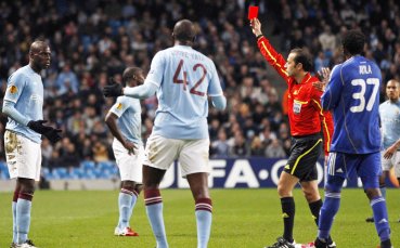 Манчини бие шута на Балотели за Челси