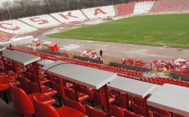 Пристигнаха новите скамейки на “Армията”