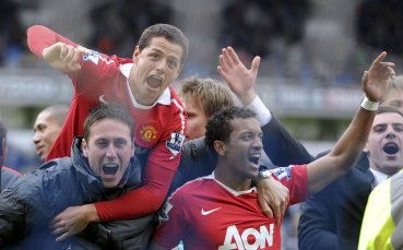 СНИМКИ и ВИДЕО от съблекалнята: Берба лее шампанско, купон за Юнайтед