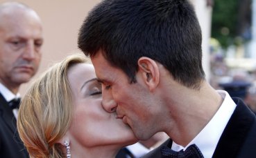 СНИМКИ: Страстната целувка на Ноле и Йелена в Кан