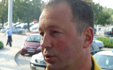 Отборът на Ангел Червенков изпадна в Украйна