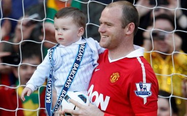 СНИМКИ: Кай поноси медала на Рууни, татко Гигс в обятията на малчуганите си