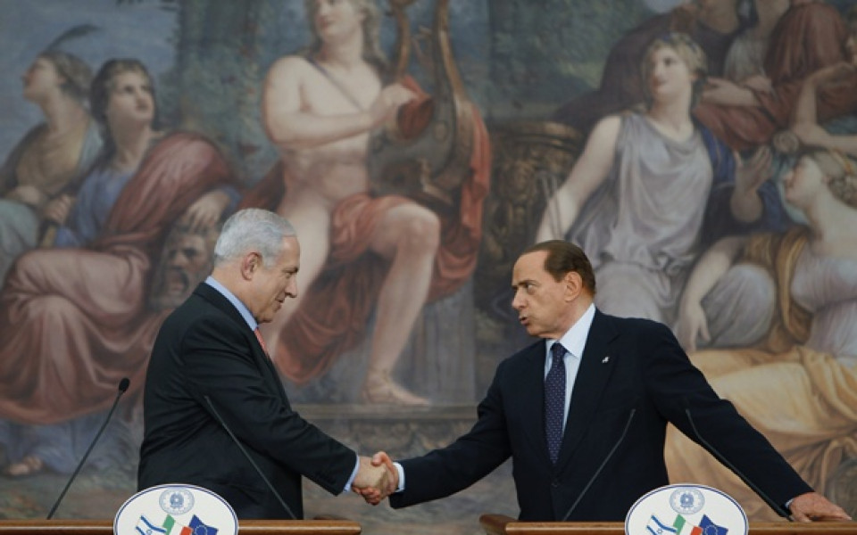 Италианците гласуваха за отнемане имунитета на Берлускони