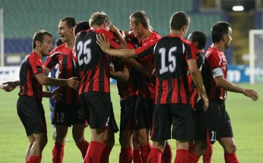 В Локо Сф празнуват рождени дни след Македония