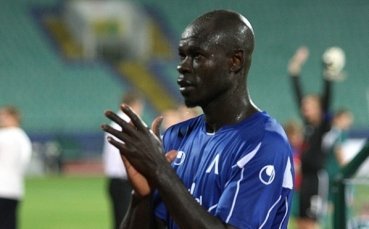 Пребиха бивш нападател на Левски пред дискотека