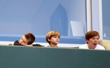 Бекъм вече се притеснява за мъжете в живота на дъщеря си, братята й щели да я пазят