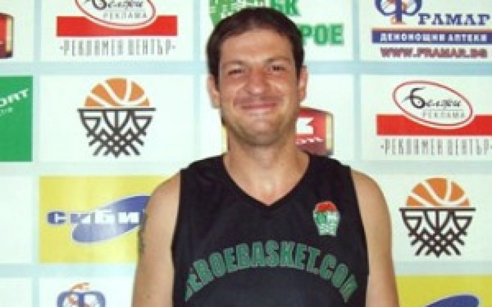 Тодор Тенев отказа оферта от Италия - остава в Берое