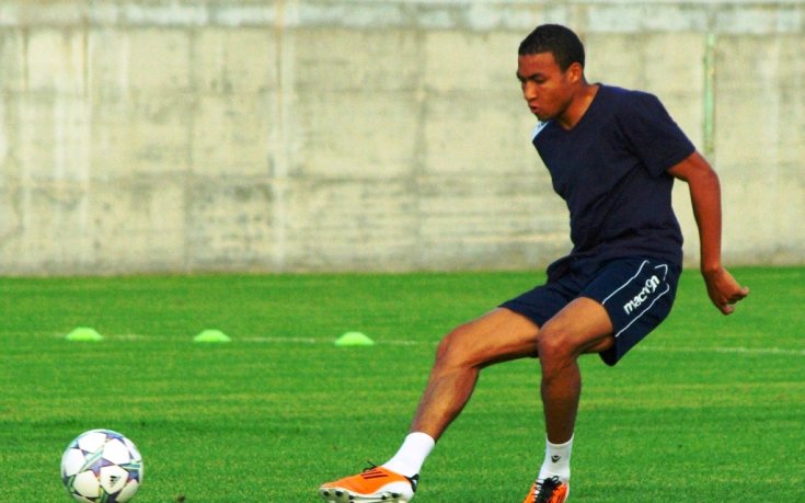 Черноморец подписа за три години с нападател от Оксер