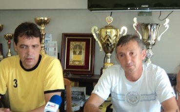 Фенове на Ботев критикуват Бакалов, той им отговаря
