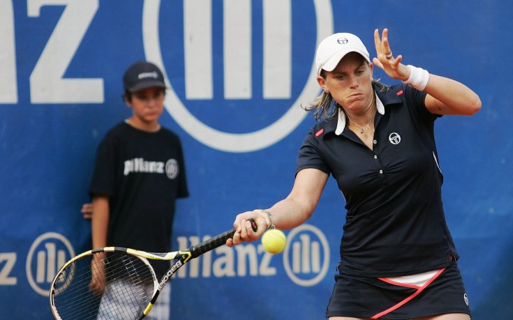 Опранди отстрани шампионката