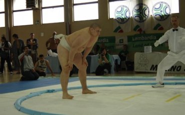 Аояма с първа загуба на турнира по сумо в Токио