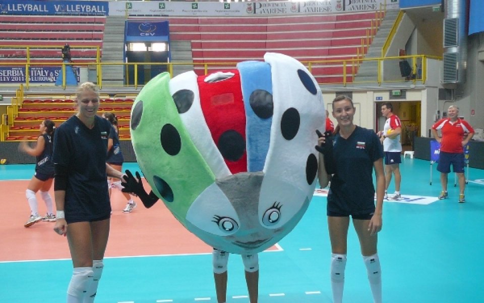 СНИМКИ: Елица Василева - новият талисман на Евро 2011 по волейбол