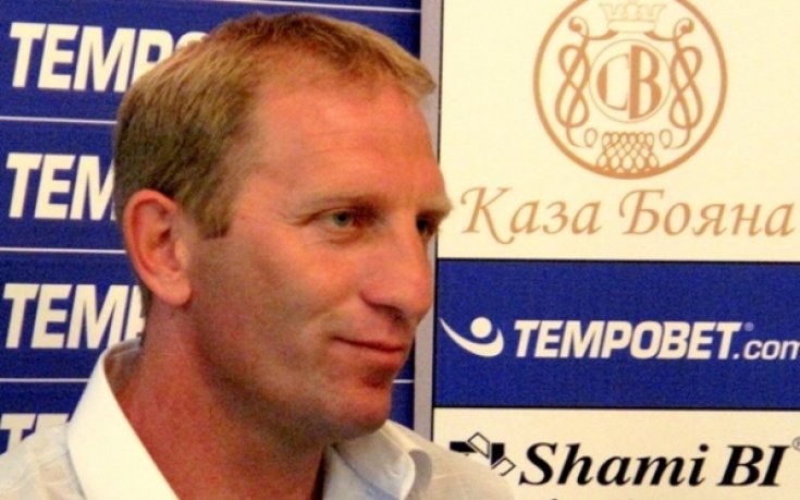 Документи бавят договора на Колинс Джон с Локо Пд