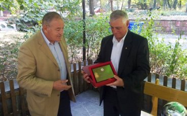 Президентът Първанов поздрави легенда на ЦСКА за юбилей