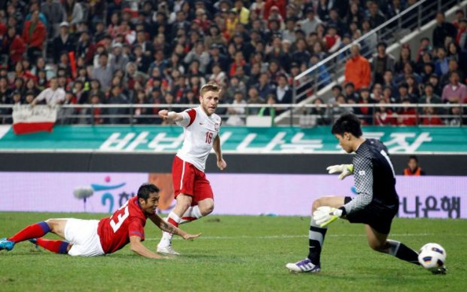 Играч на Арсенал с 2 гола при равенство 2:2 между Корея и Полша