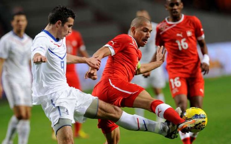 Венгер настоял Ван Перси да не играе и в двата мача на Холандия