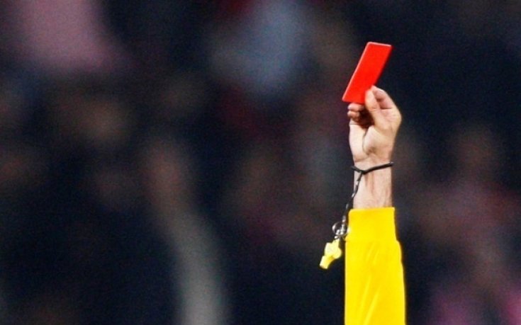 Опит за самоубийство на съдията отложи мач в Бундеслигата