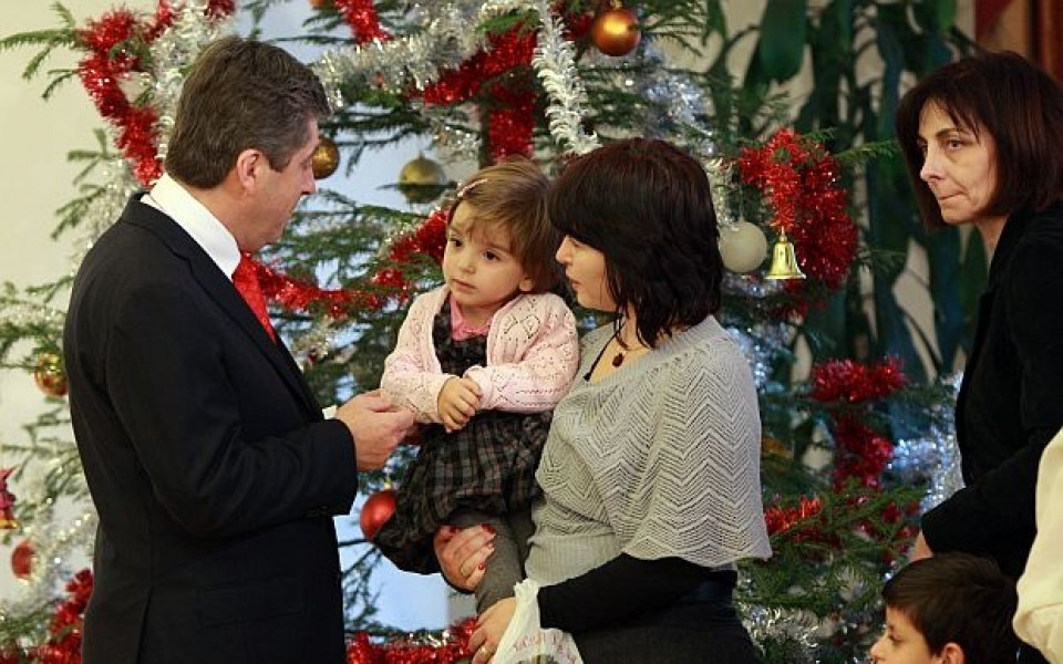 Над 1 млн. лева за децата на „Българската Коледа”