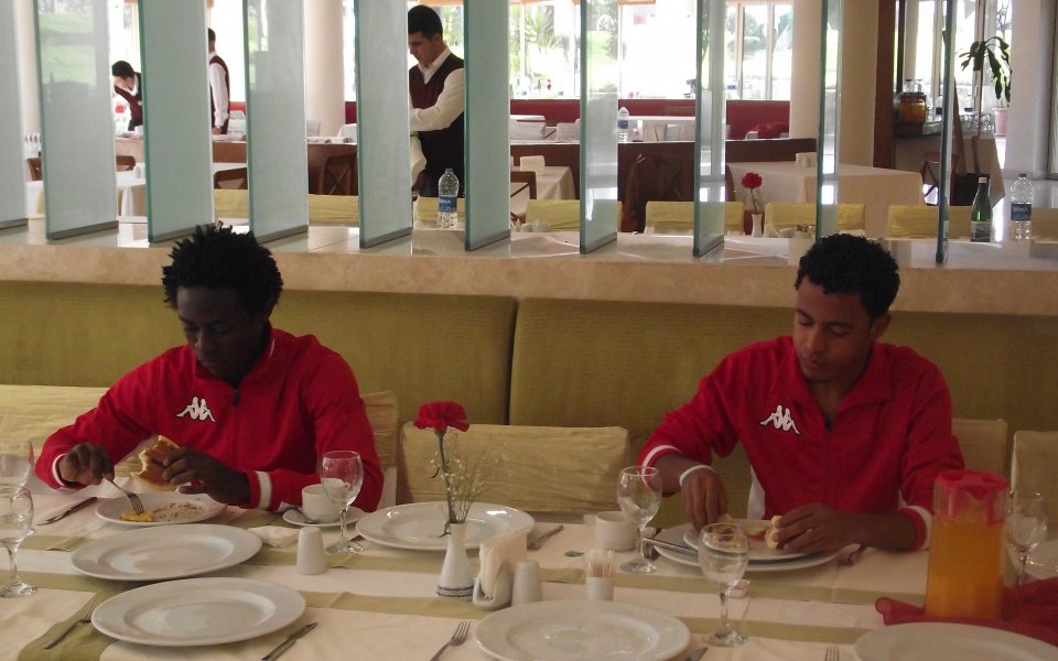 СНИМКИ: Седрик от Камерун и Хишам от Кения вече са при ЦСКА