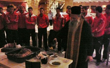 СНИМКИ: Водосвет, наздравици, курбан и македонско в Локо Сф