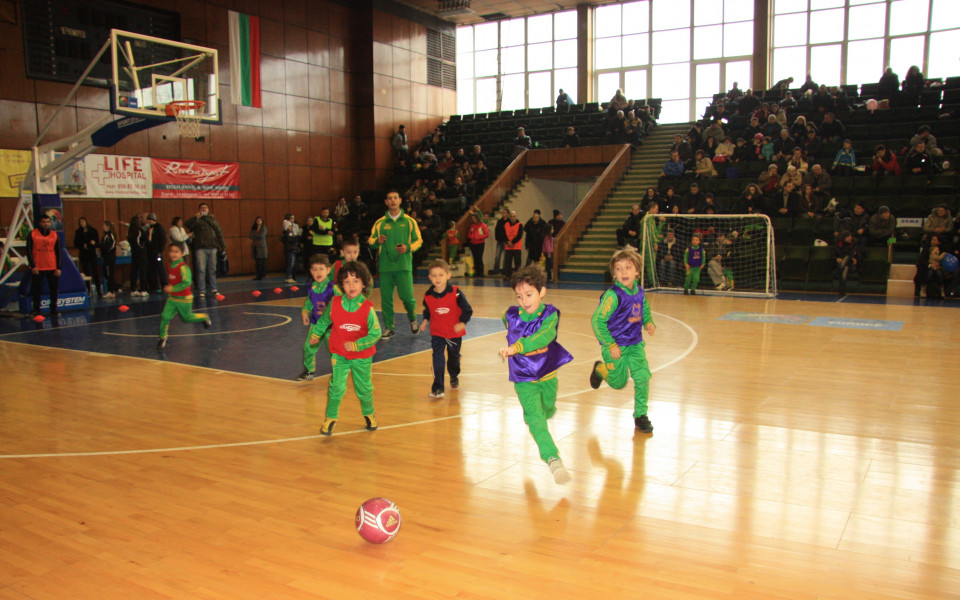 СНИМКИ: Над 100 деца участваха в турнир на бивш играч на ЦСКА