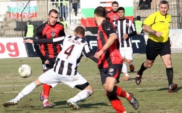 Рефер на Локо Сф – Локо Пд си загуби жълтия картон по време на мача