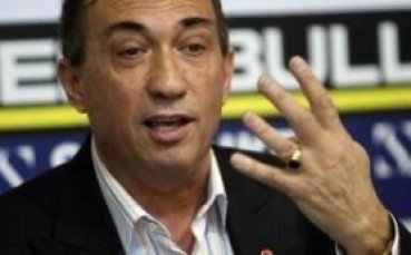 Боре Александров чете лекция в съблекалнята на Герена