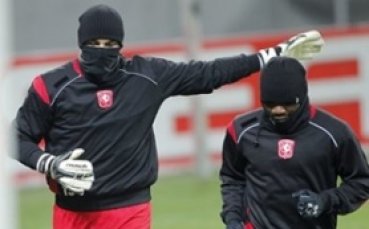 НЕК вкара 3 на Ники Михайлов при изненадваща загуба на Твенте