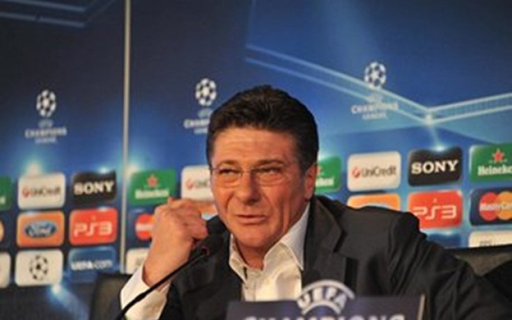 Наполи с треньора си на пейката срещу Челси