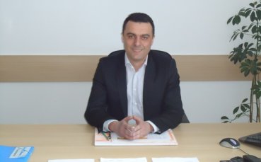 Модерно и строго управление на Арена Армеец, правят пешеходна алея