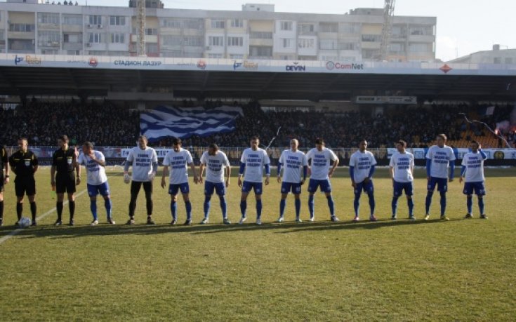 Черноморец устиска равен на Славия, играе 30 минути с 10 души