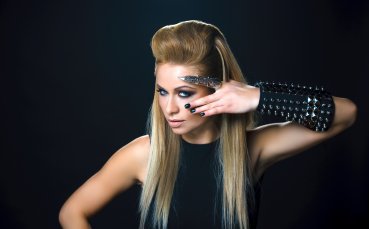 Ивена пее за Левски