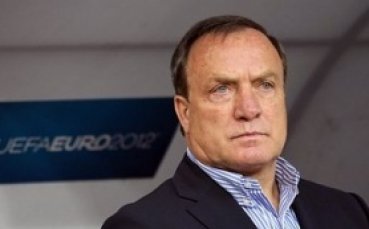 Дик Адвокаат ще отговори на ПСВ до седмица