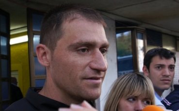 Божов ще благодари на белите фенове с подаръци