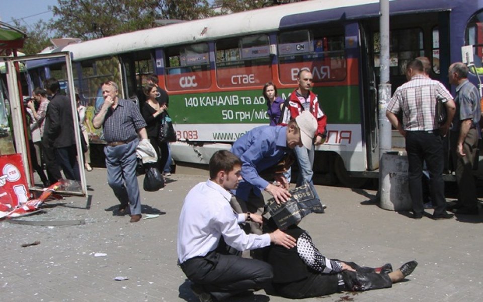 Ужас в Украйна преди Евро 2012: Четири бомби избухнаха в Днепропетровск, 27 души са ранени