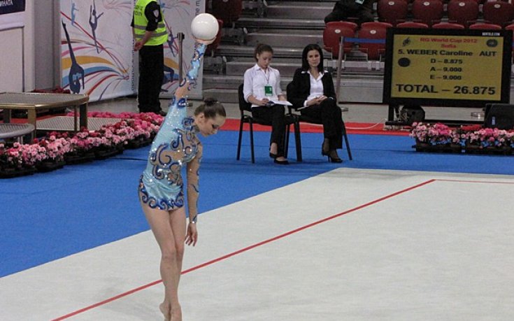 Митева трета след първите два уреда, лидерките допуснаха неточности