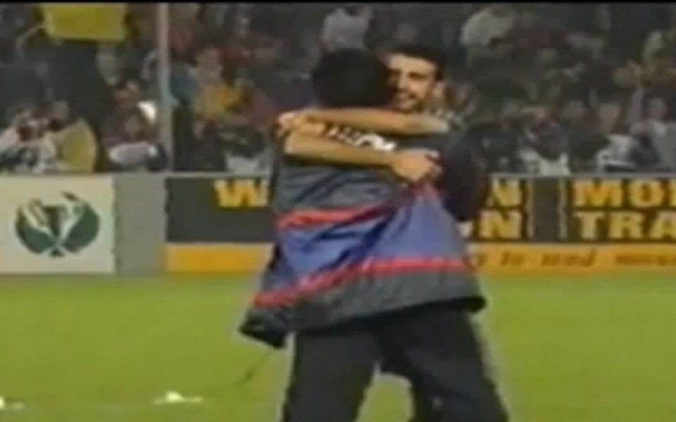 УНИКАЛНО ВИДЕО: Гуардиола и Моуриньо в бурни прегръдки преди 15 години