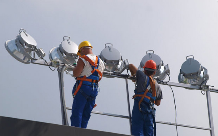 СНИМКИ: 178 лампи ще осветяват Лудогорец Арена