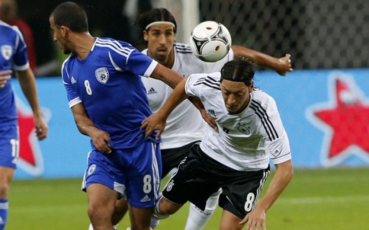 Йозил определи Германия, Испания и Холандия за фаворити за Евро 2012