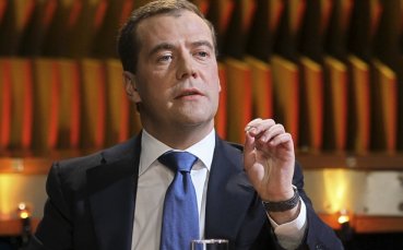 Медведев и Клаус ще гледат на живо мача Русия - Чехия