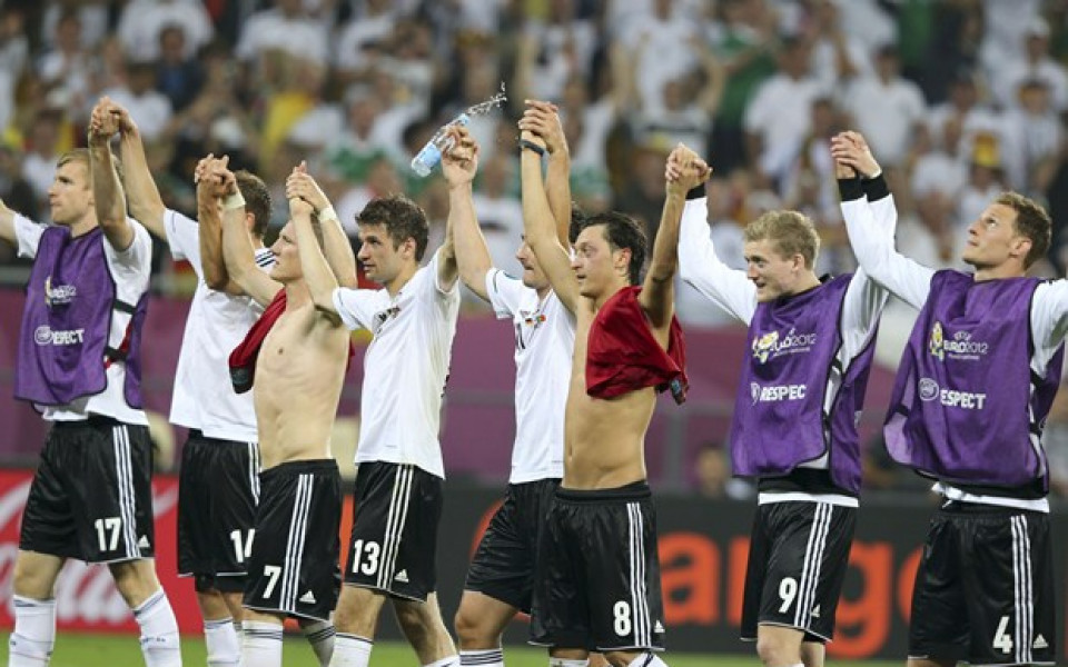 Еврофутбол: Холандия и Германия в равностойна битка на Евро 2012