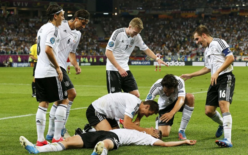ВИДЕО: Пестелива Германия потрепери, но изхвърли Дания от Евро 2012 и продължава напред след 3 от 3