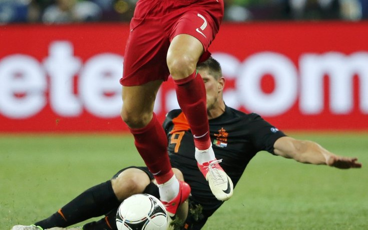 Цяла Англия в битка за Хунтелаар