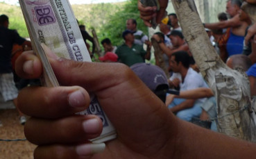 Разбиха нелегална мрежа за залози на Евро 2012, арестувани са над 100 души