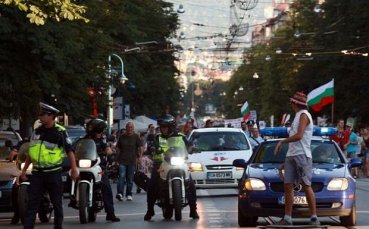 2000 души пак излязоха на улицата заради Закона за горите